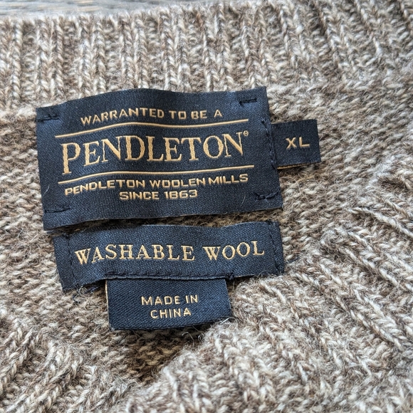 Men's XL Pendleton Sweater - Picture 2 of 2